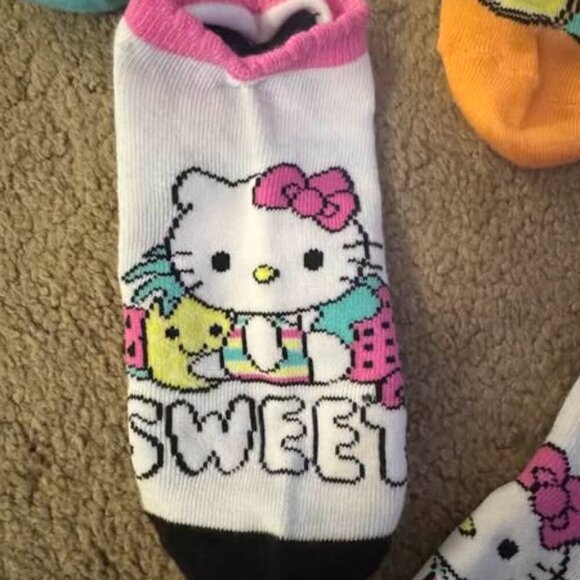 HELLO KITTY SOCKS SET OF 4 - Picture 3 of 5